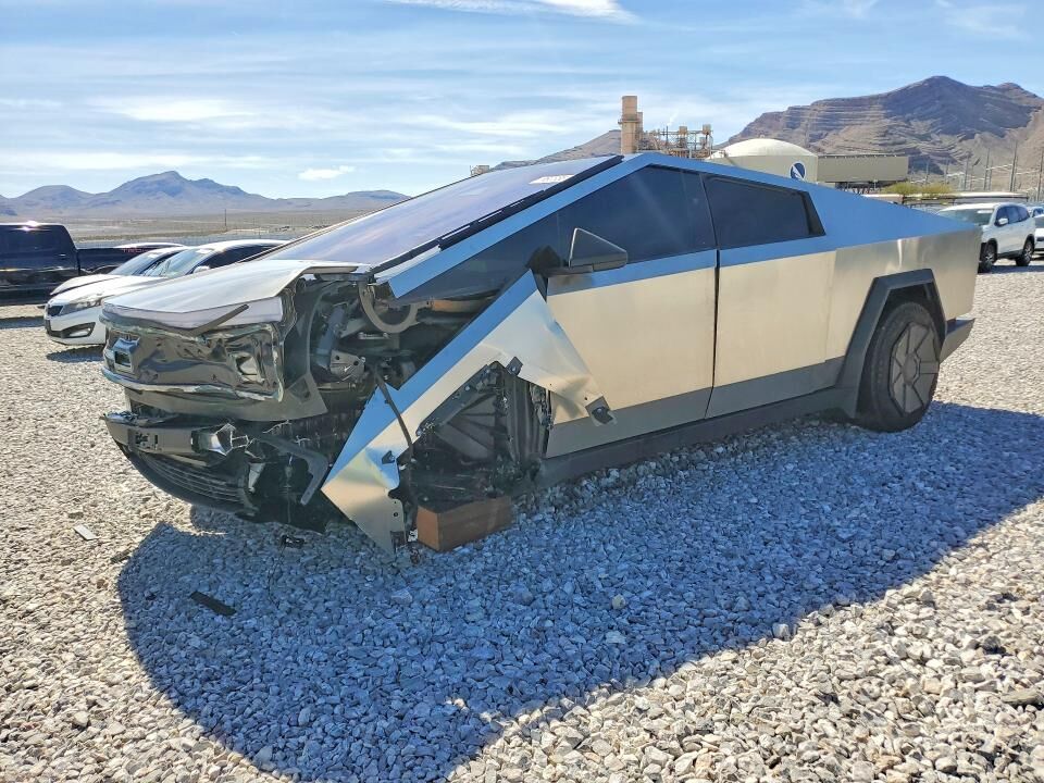 2025 TESLA Cybertruck