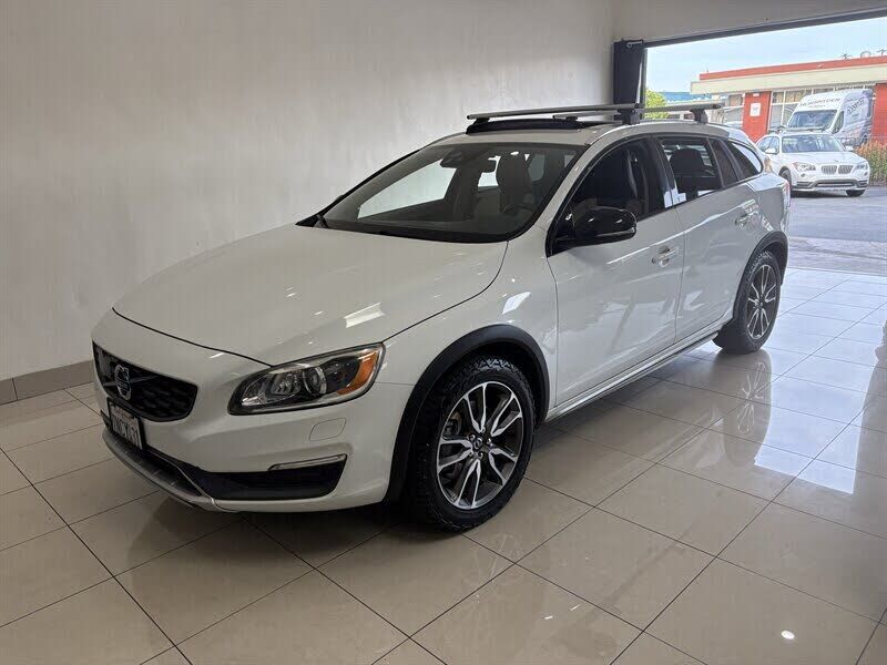 2016 VOLVO V60CC