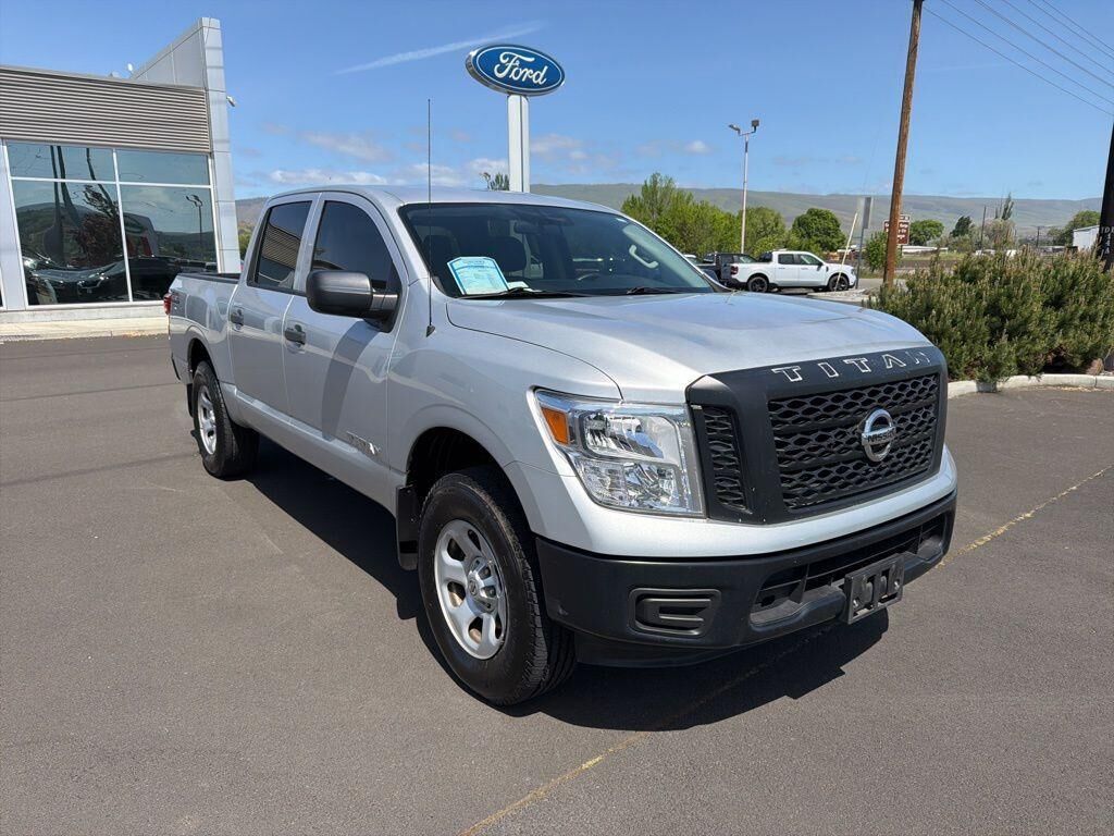 2017 NISSAN Titan