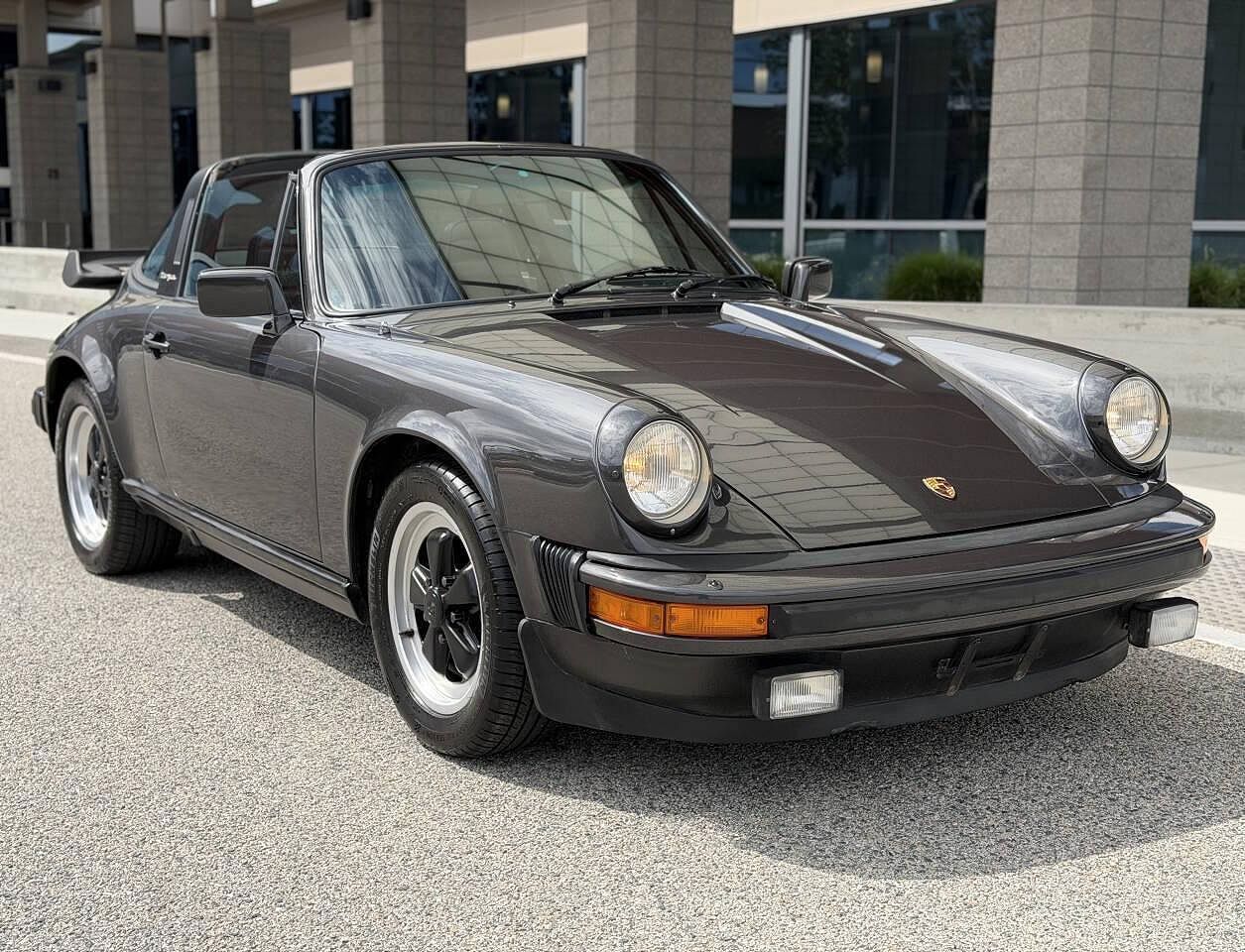 1982 PORSCHE 911