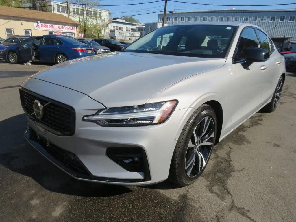 2024 VOLVO S60