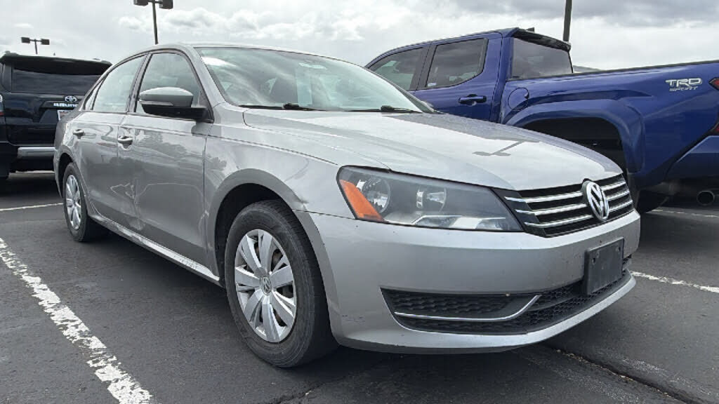 2013 VOLKSWAGEN Passat