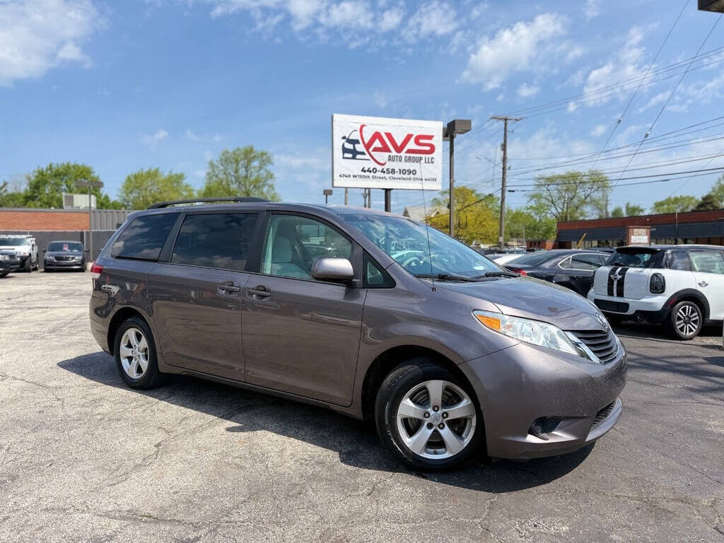2011 TOYOTA Sienna