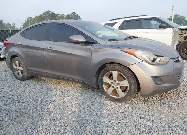 2013 HYUNDAI Elantra