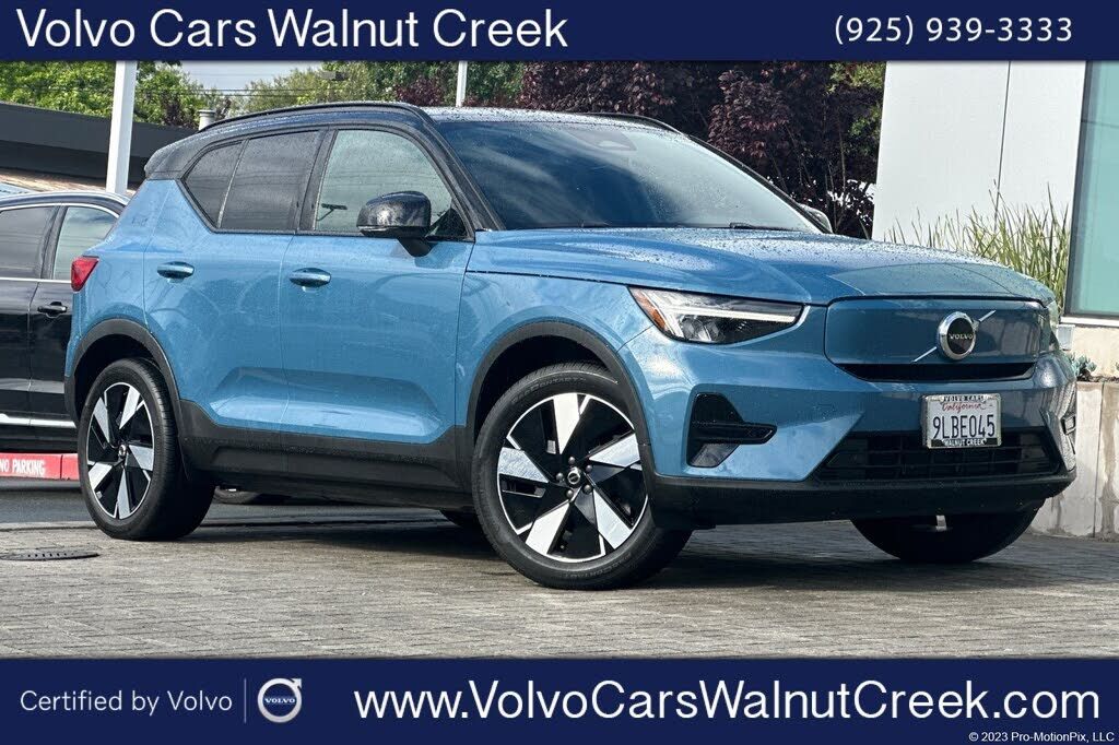 2024 VOLVO XC40