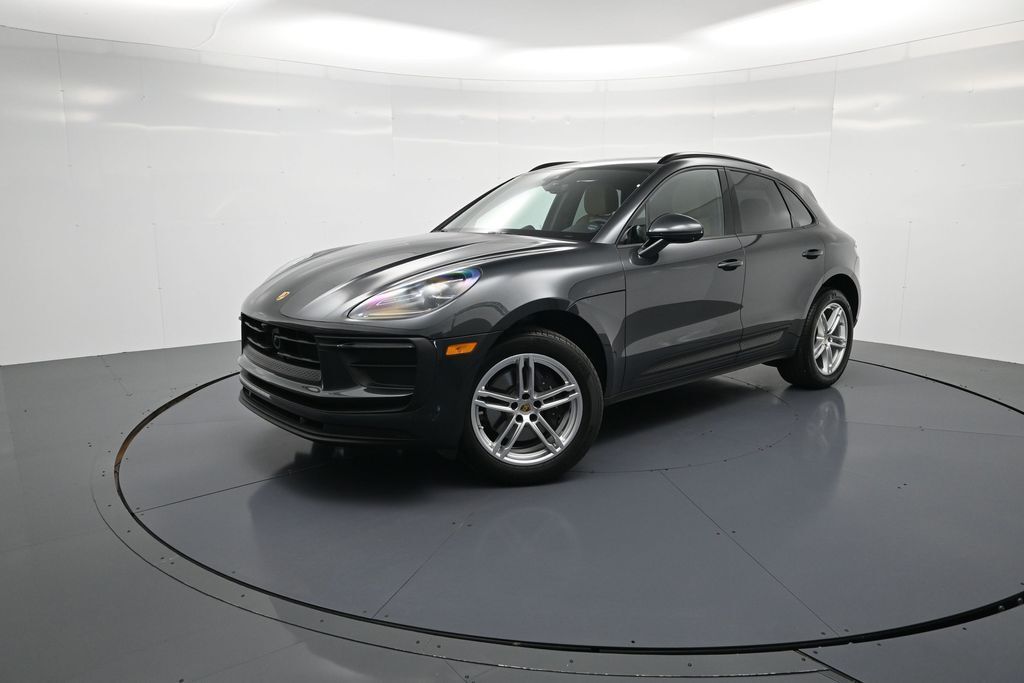 2026 PORSCHE Macan