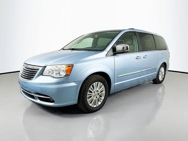 2013 CHRYSLER Town and Country