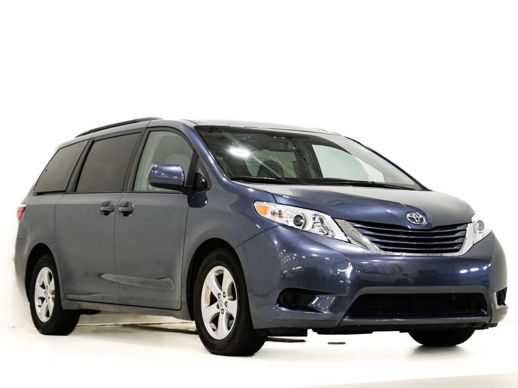 2017 TOYOTA Sienna