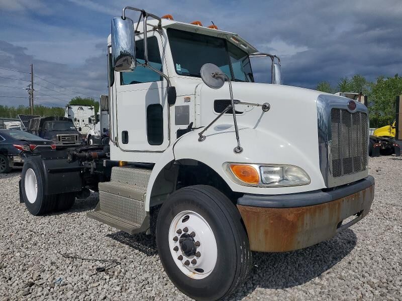 2017 PETERBILT 348