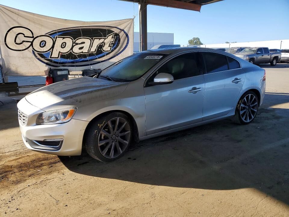 2015 VOLVO S60
