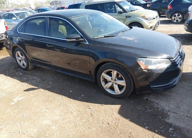 2013 VOLKSWAGEN Passat