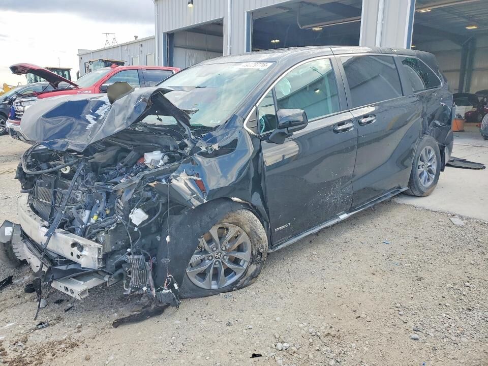 2021 TOYOTA Sienna