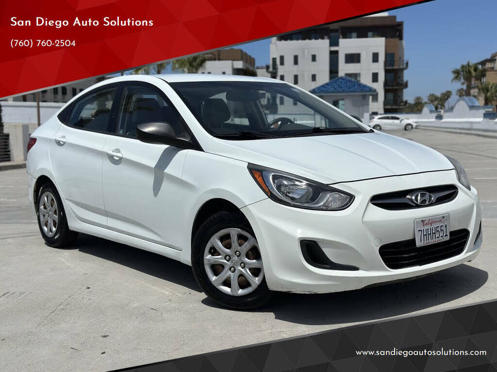 2012 HYUNDAI Accent