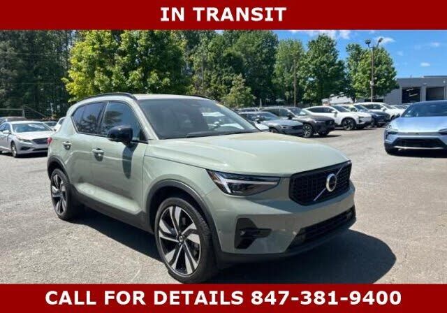 2025 VOLVO XC40