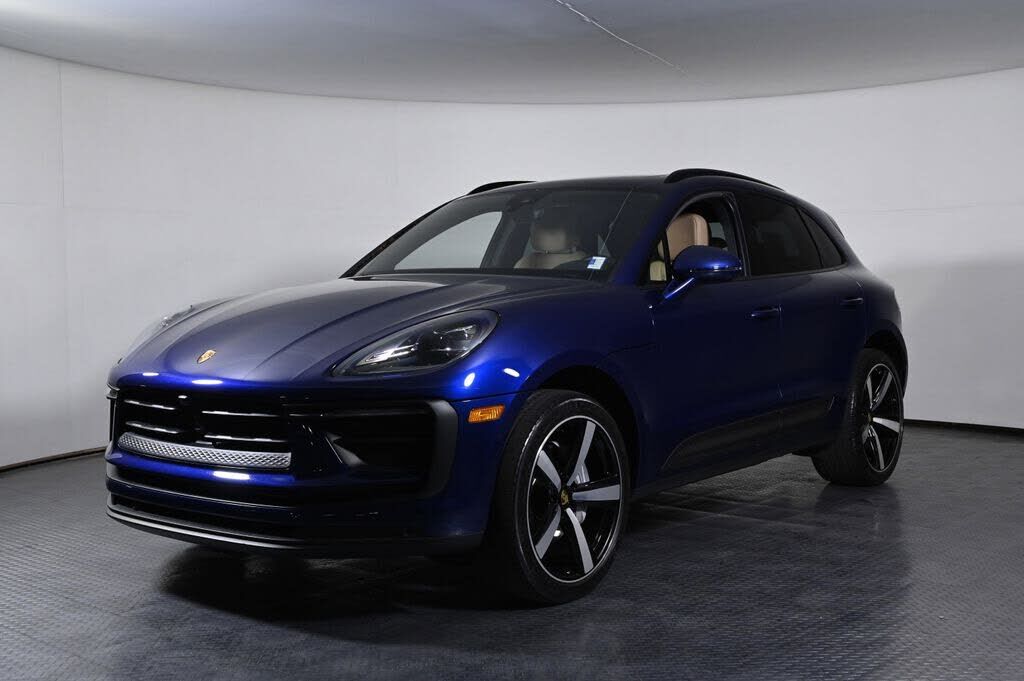 2024 PORSCHE Macan