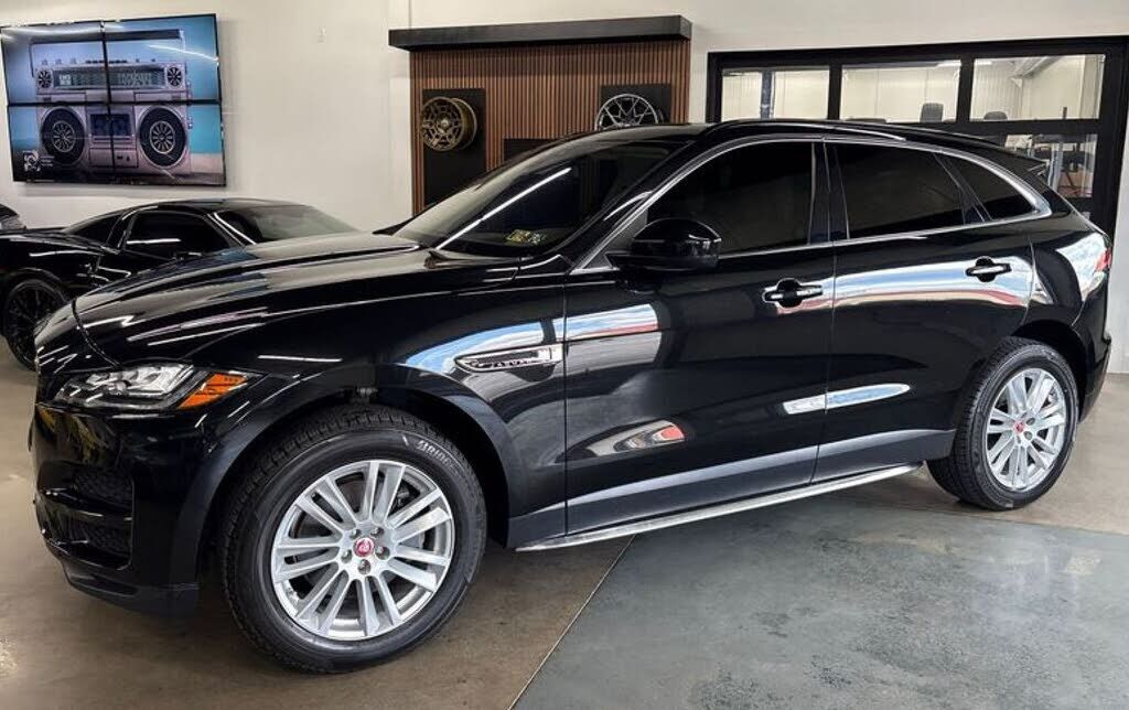 2017 JAGUAR F-Pace