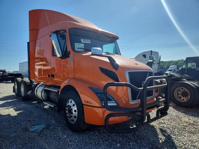2021 VOLVO TRUCK VNR