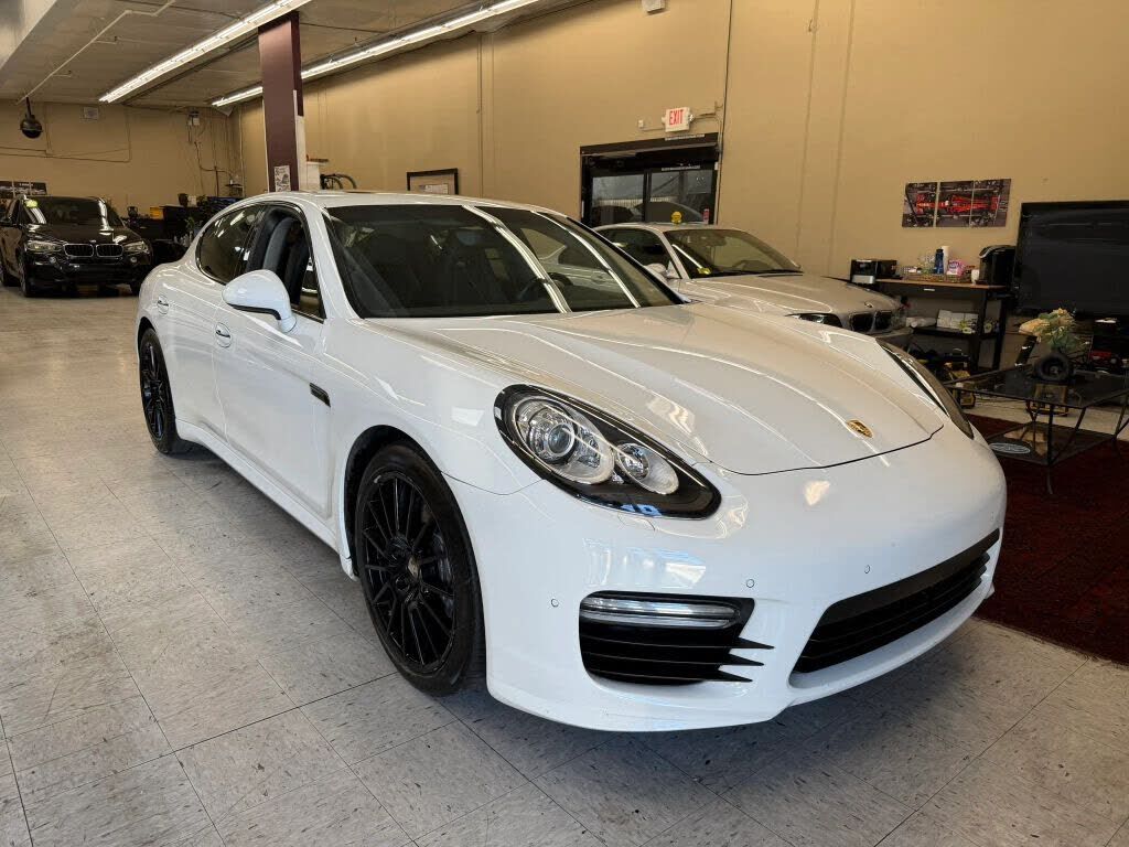 2016 PORSCHE Panamera