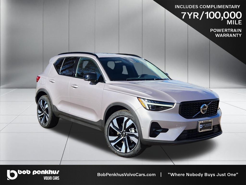 2026 VOLVO XC40