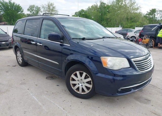 2014 CHRYSLER Town and Country