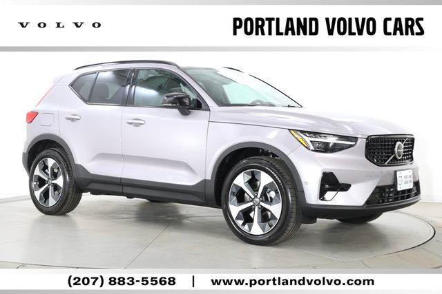 2026 VOLVO XC40
