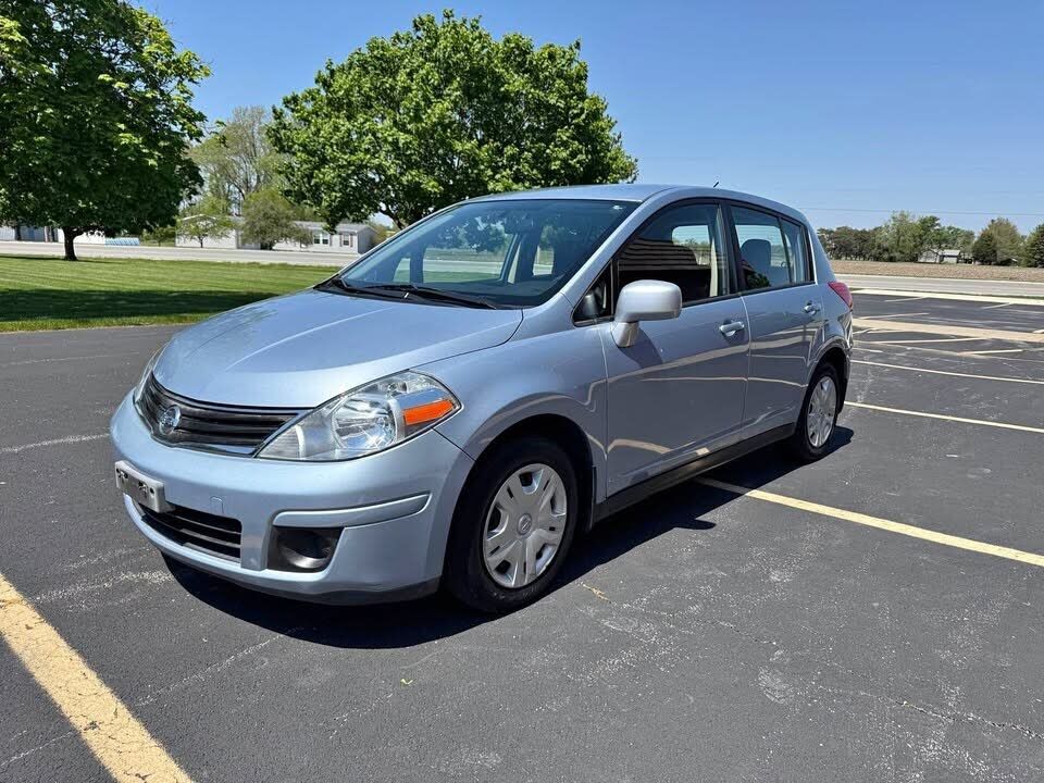 2011 NISSAN Versa