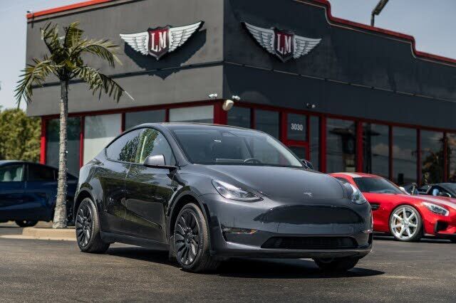 2024 TESLA Model Y
