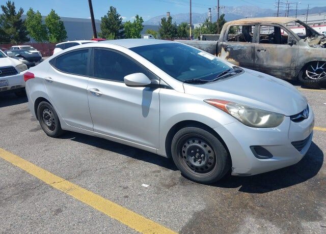 2012 HYUNDAI Elantra