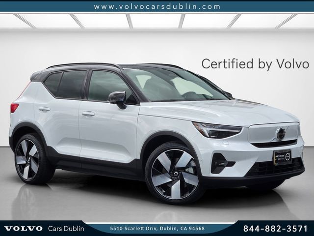 2023 VOLVO XC40