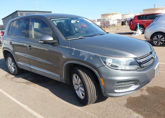 2012 VOLKSWAGEN Tiguan