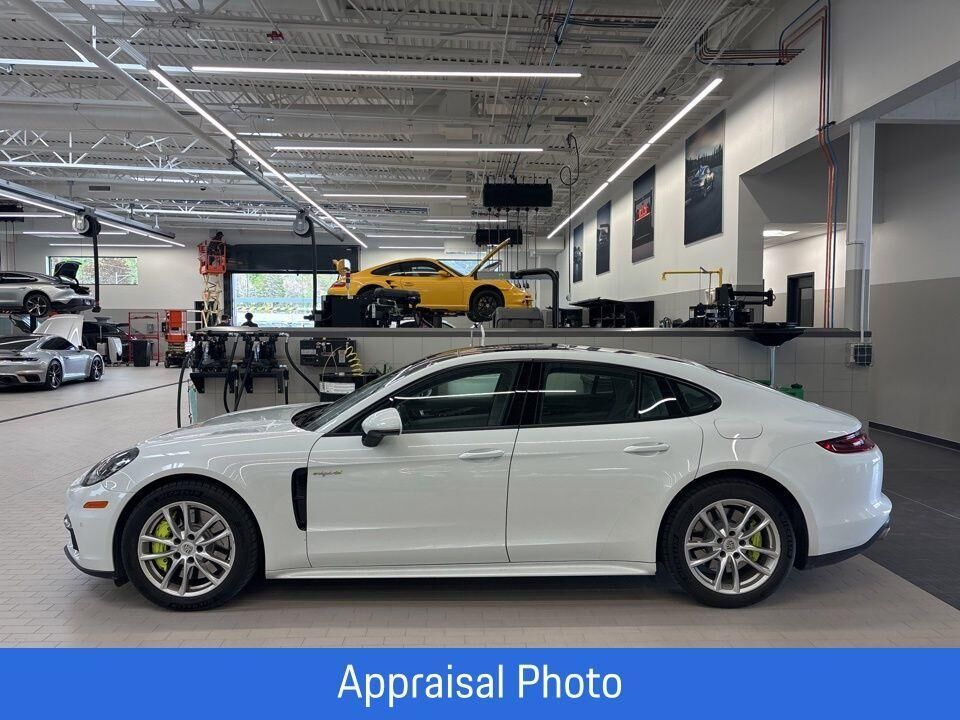 2018 PORSCHE Panamera