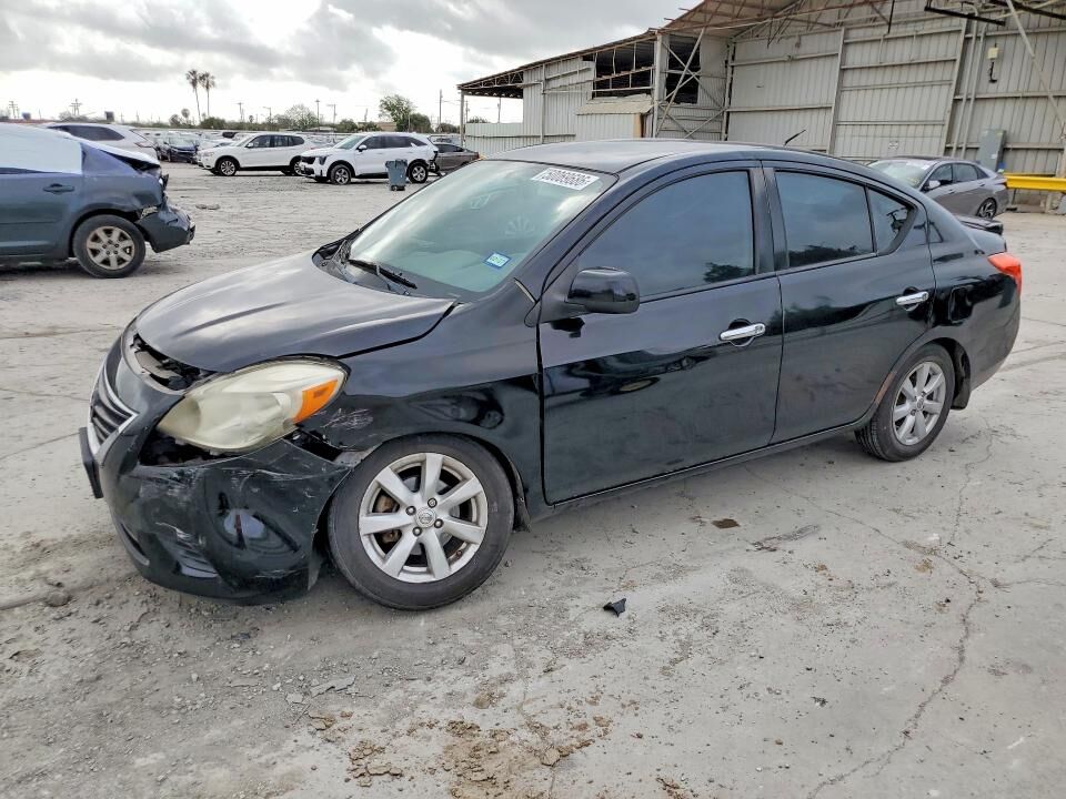 2014 NISSAN Versa