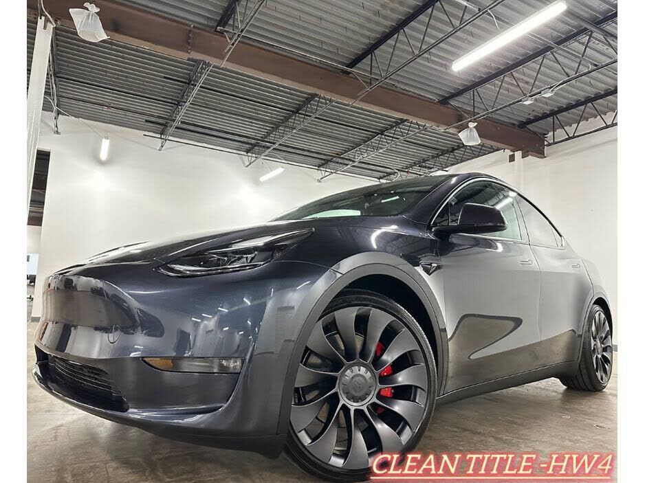 2025 TESLA Model Y