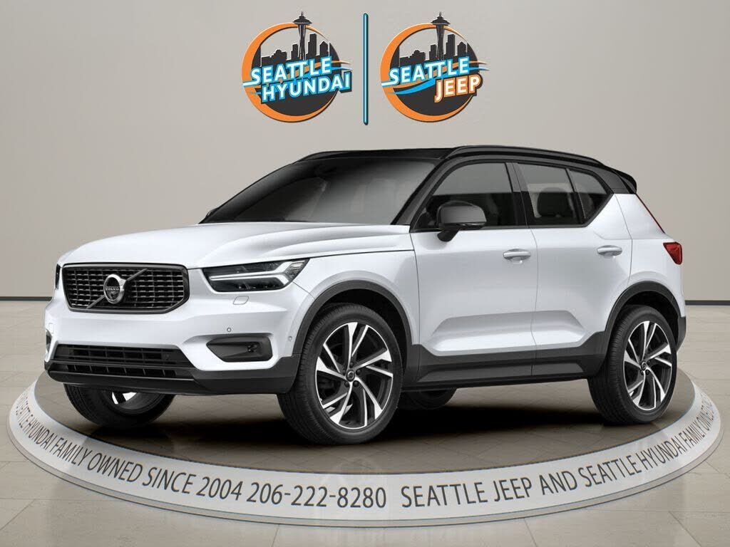 2022 VOLVO XC40