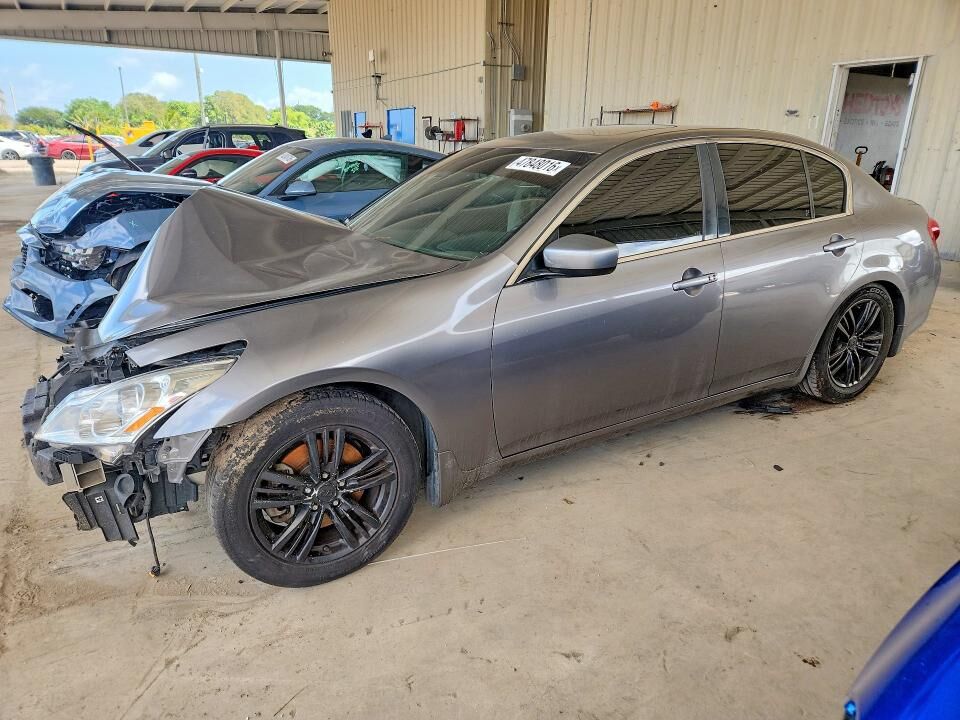 2013 INFINITI G37