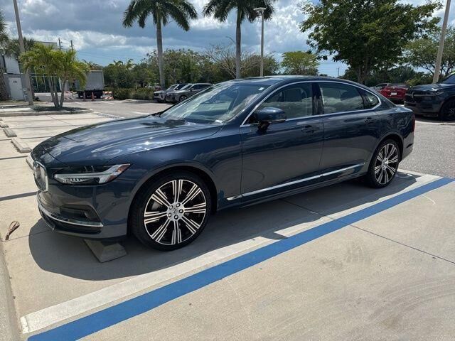 2023 VOLVO S90