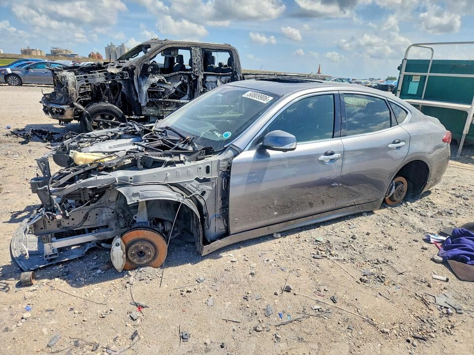 2015 INFINITI Q70