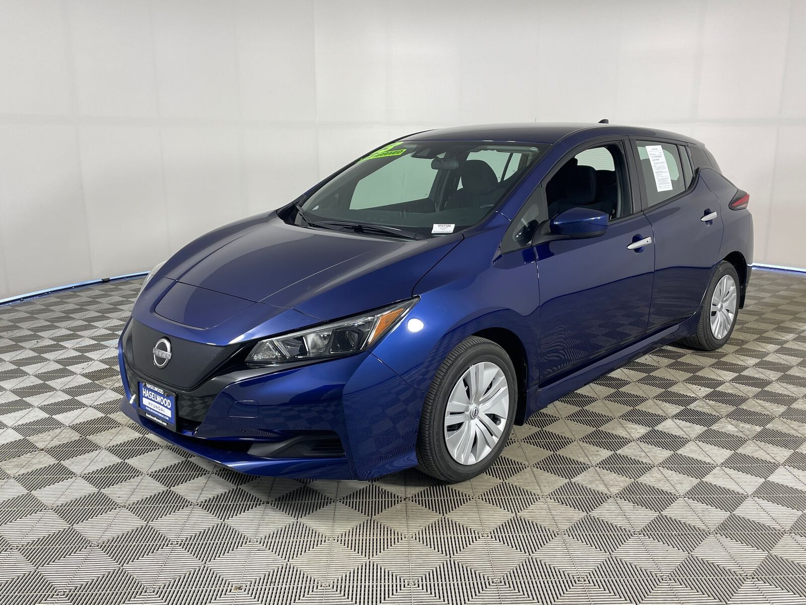 2023 NISSAN Leaf