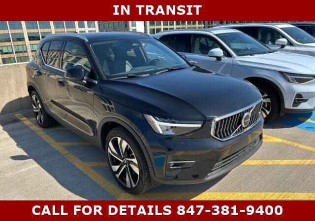 2023 VOLVO XC40