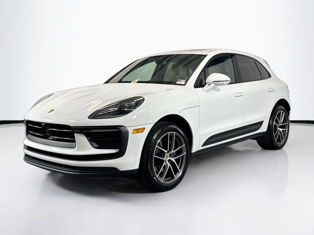 2025 PORSCHE Macan