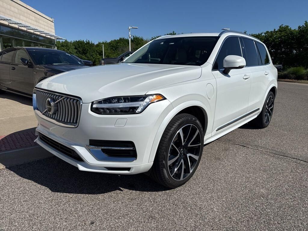 2022 VOLVO XC90