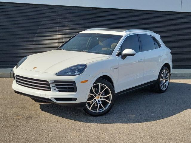 2022 PORSCHE Cayenne