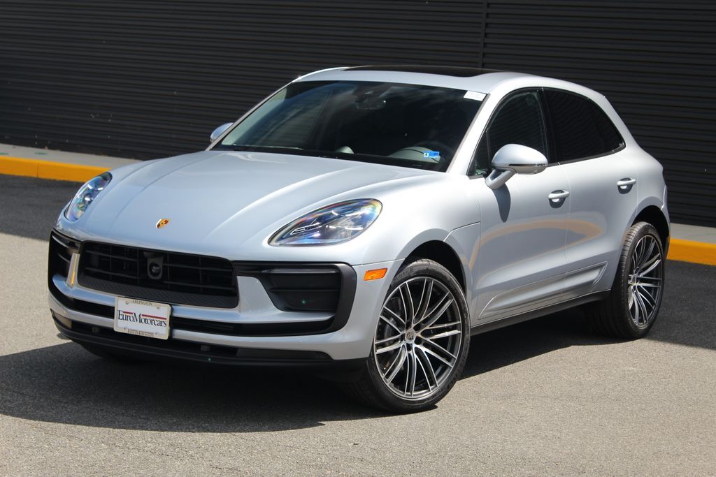 2026 PORSCHE Macan