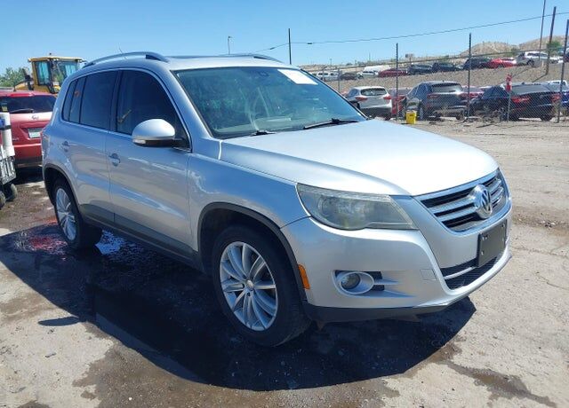 2011 VOLKSWAGEN Tiguan