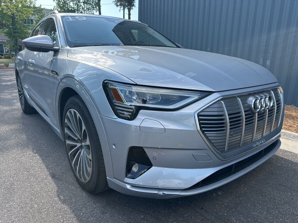 2019 AUDI e-tron