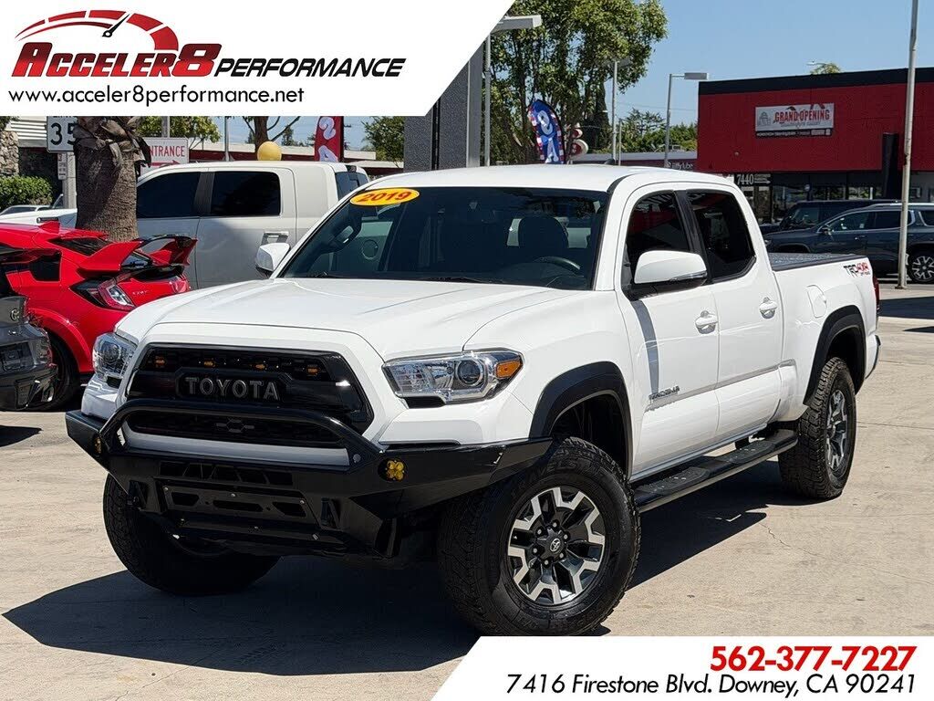 2019 TOYOTA Tacoma