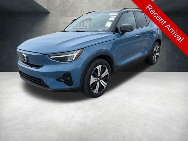 2023 VOLVO XC40