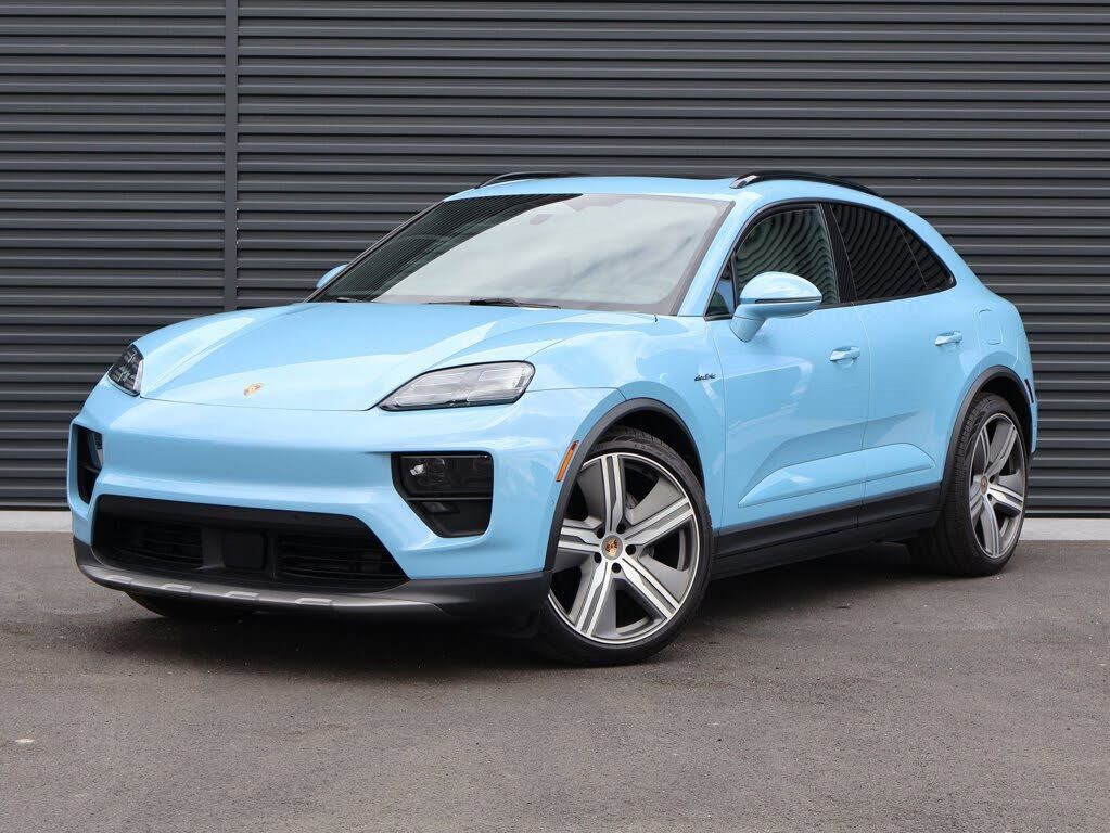 2025 PORSCHE Macan