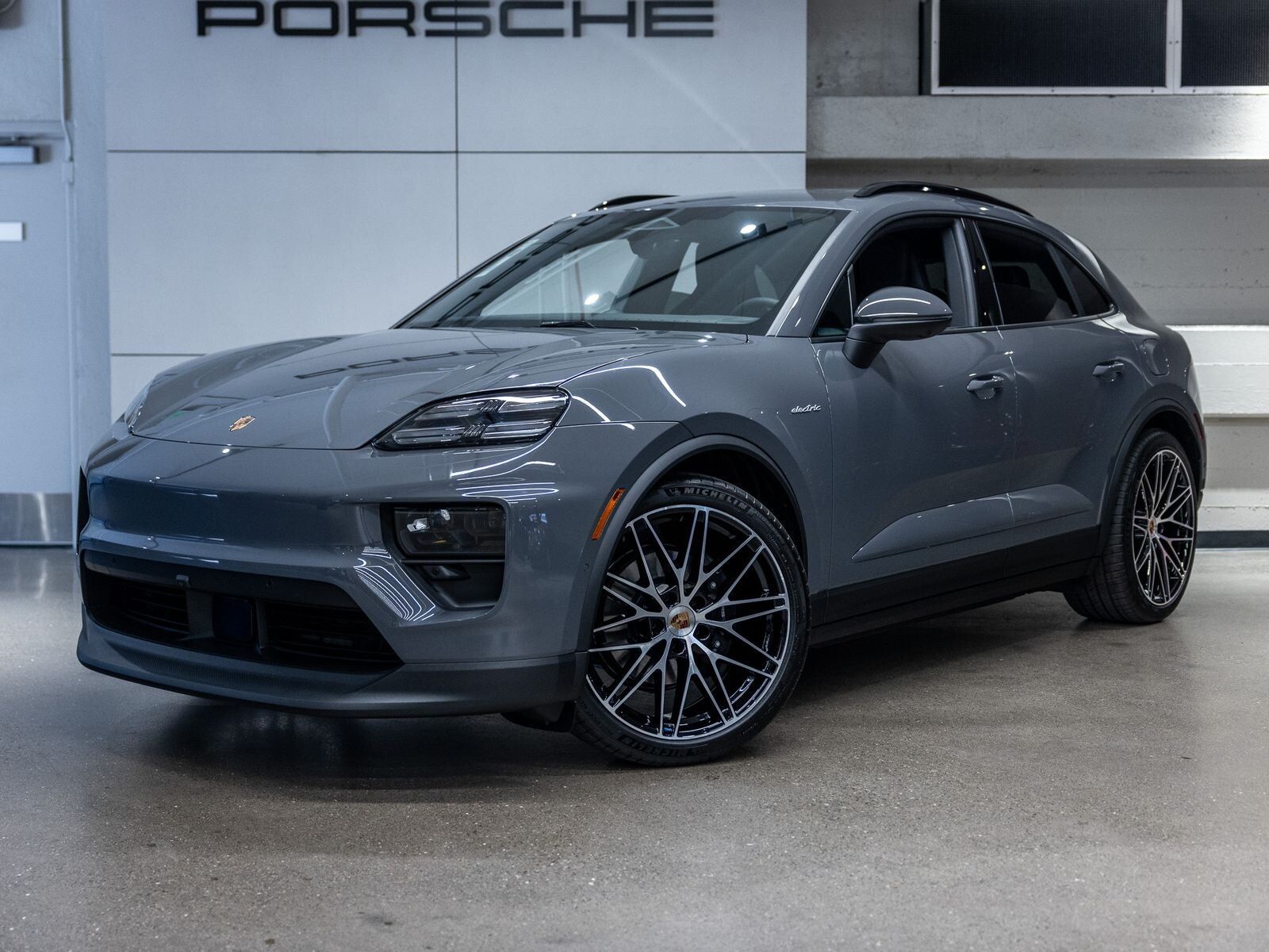 2026 PORSCHE Macan