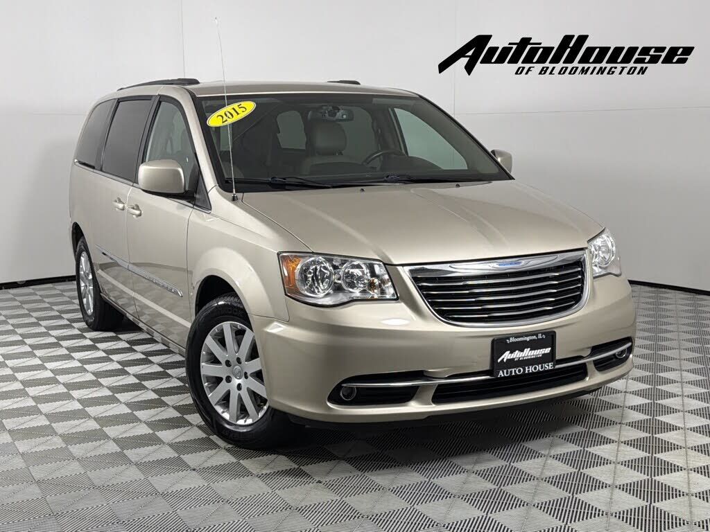 2015 CHRYSLER Town and Country